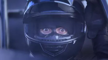 Sega бросает тень на Mario Kart, предлагая оставить открытые дороги и сыграть в Sonic Racing: CrossWorlds — ностальгический намек на консольные войны 90-х.